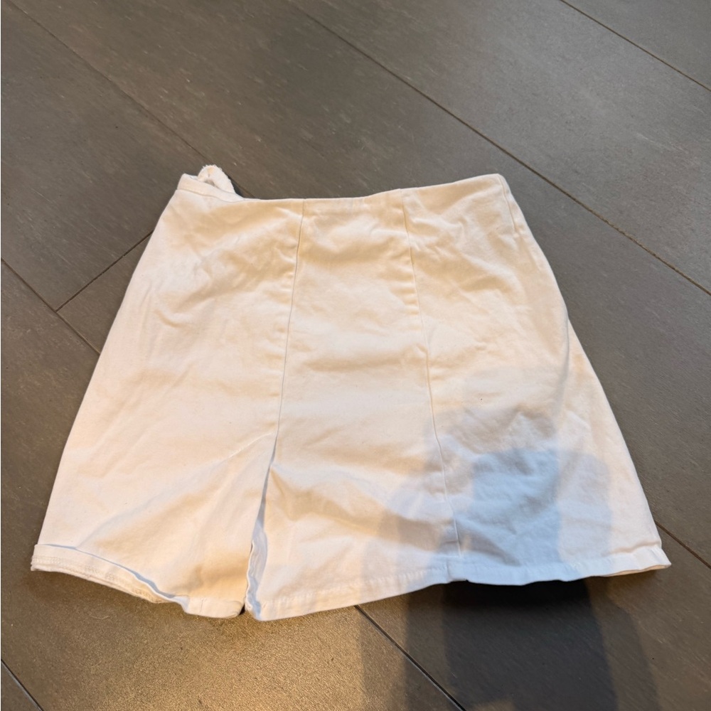 Brandy Melville White Skorts High-Waisted A-Line